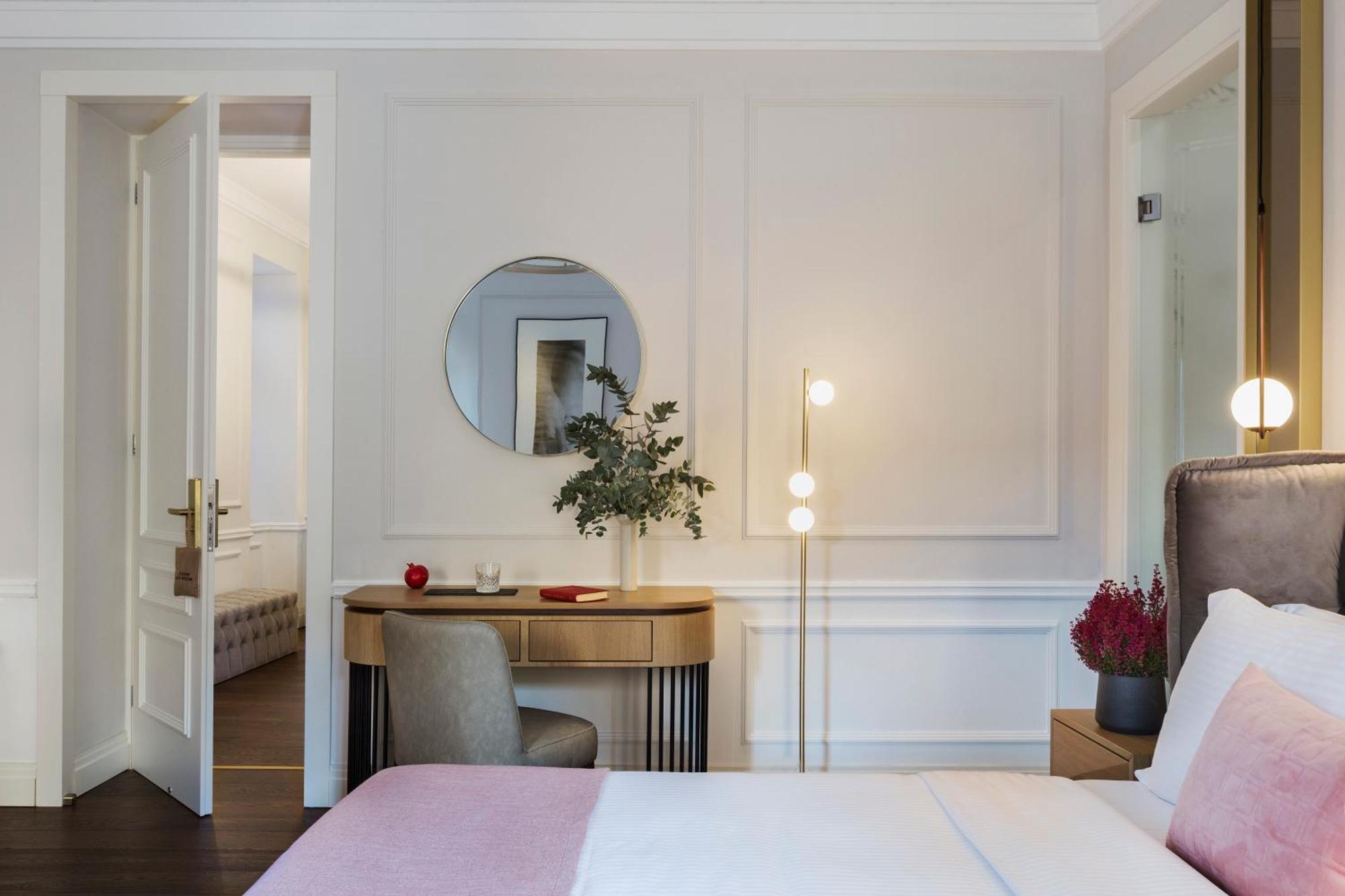 Elegant Suite Partial Acropolis View