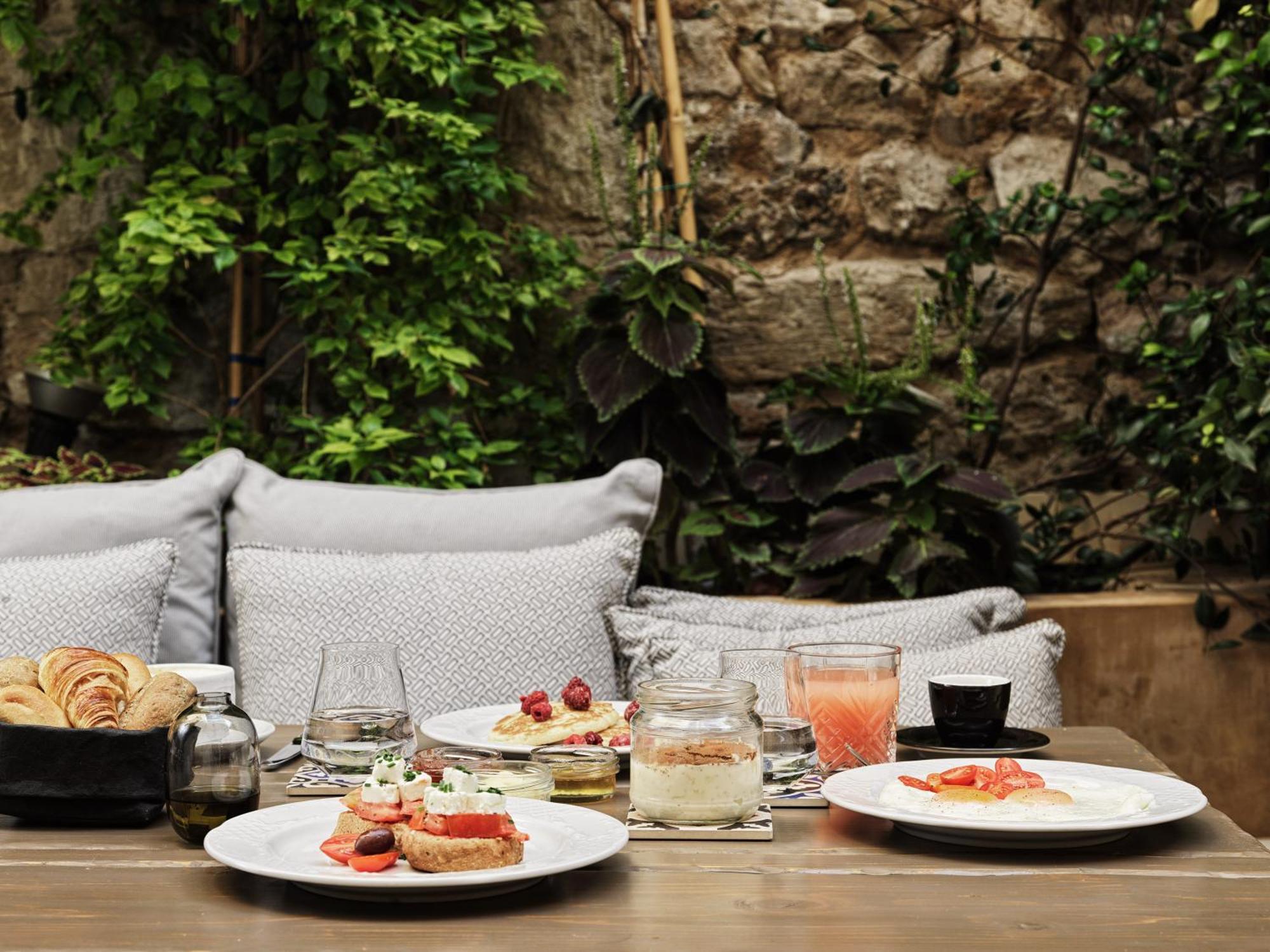 Courtyard Suite